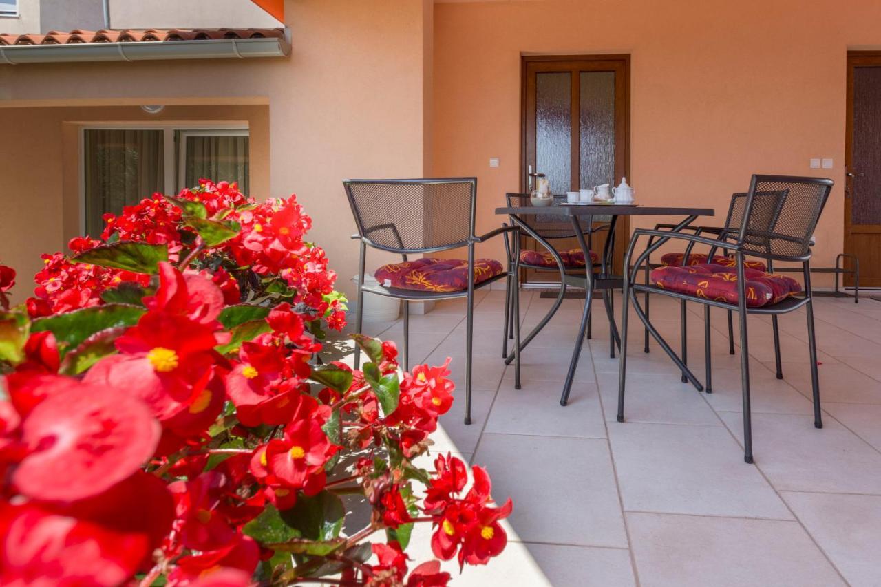 Apartments Petra Near Beach Veruda Ngoại thất bức ảnh