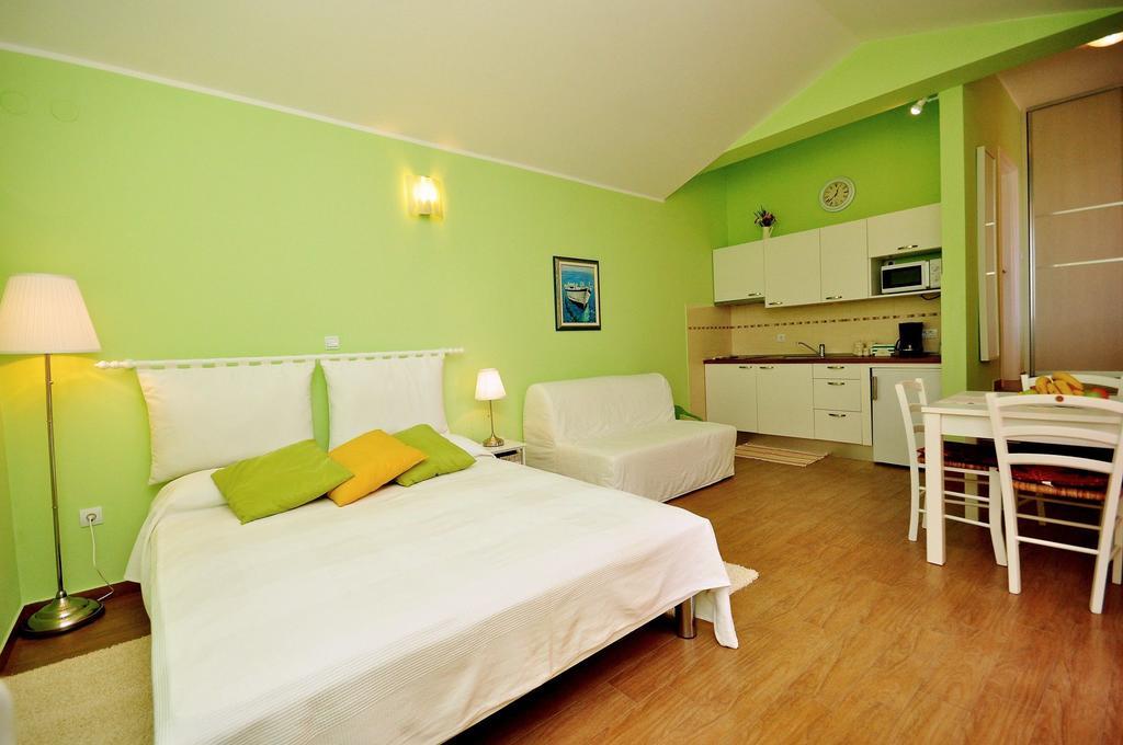 Apartments Petra Near Beach Veruda Ngoại thất bức ảnh